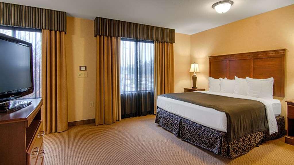 Grand Hotel At Bridgeport Tigard Room photo