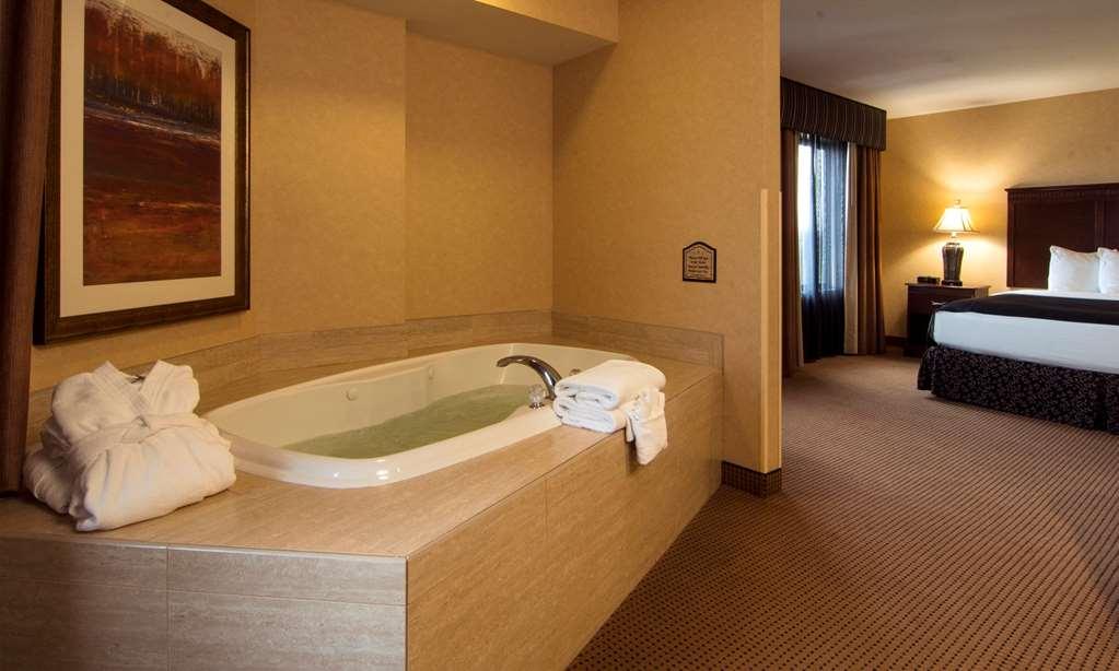 Grand Hotel At Bridgeport Tigard Room photo