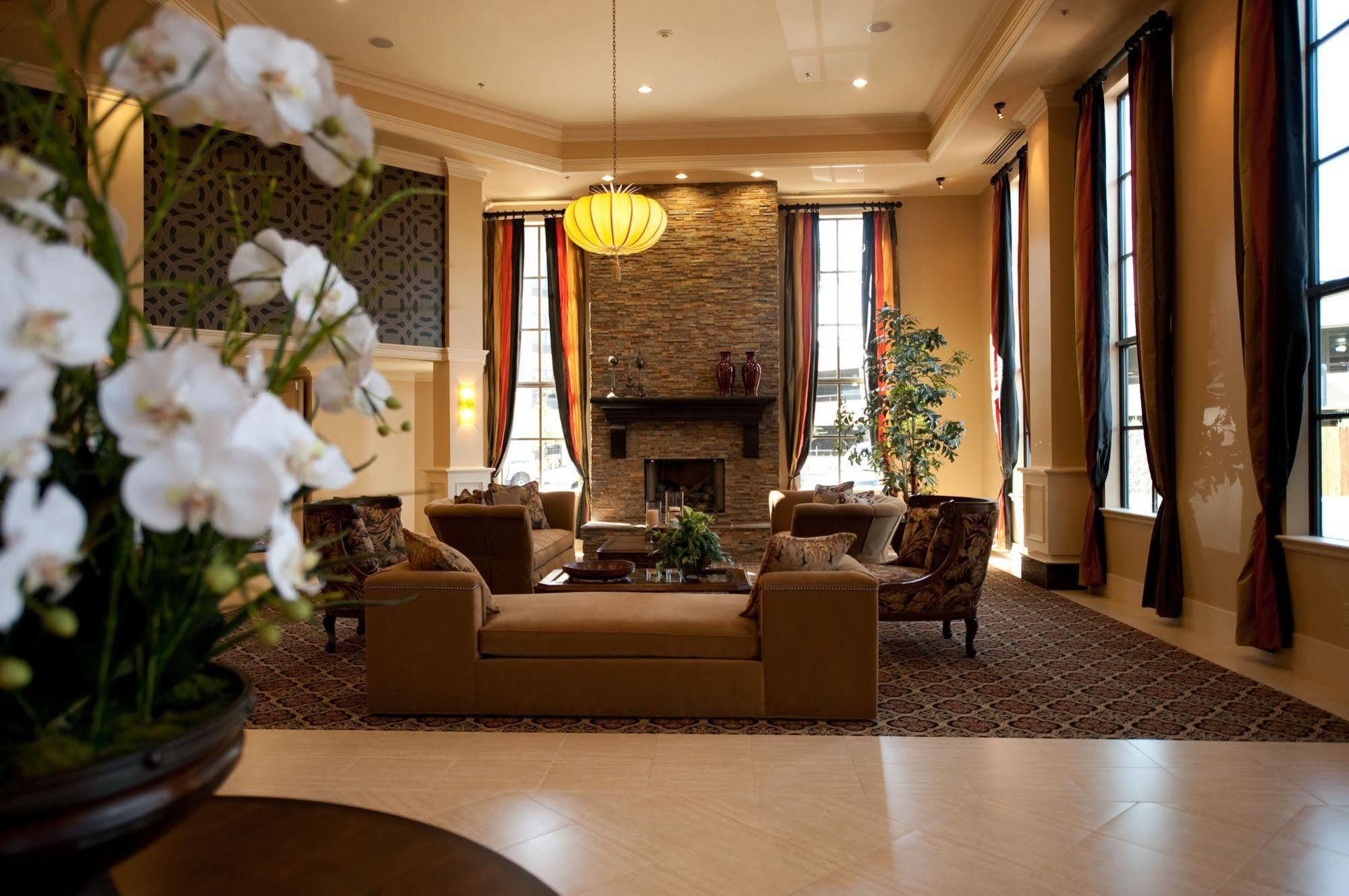 Grand Hotel At Bridgeport Tigard Exterior photo
