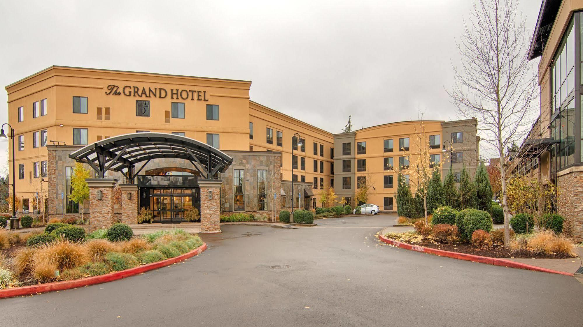 Grand Hotel At Bridgeport Tigard Exterior photo